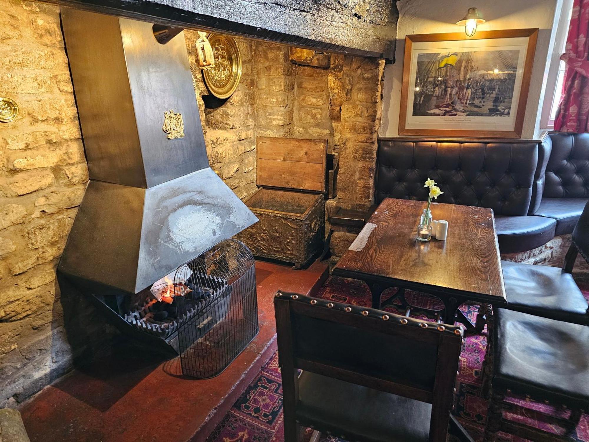 The Ship Inn Oundle Buitenkant foto