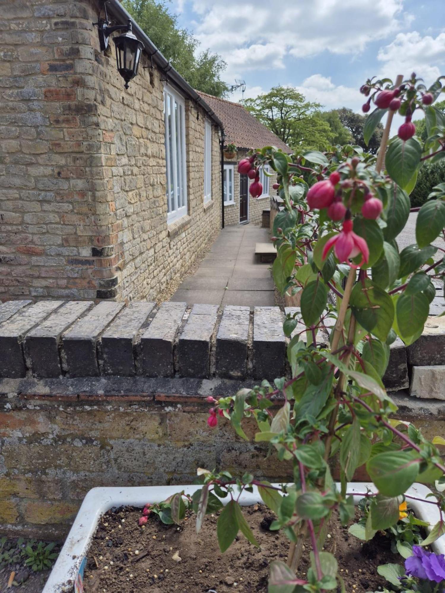 The Ship Inn Oundle Buitenkant foto