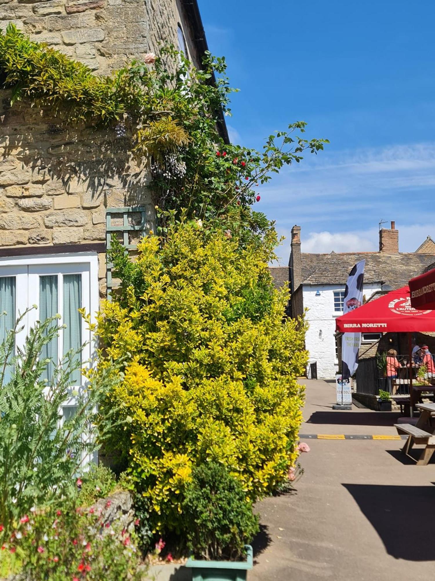 The Ship Inn Oundle Buitenkant foto
